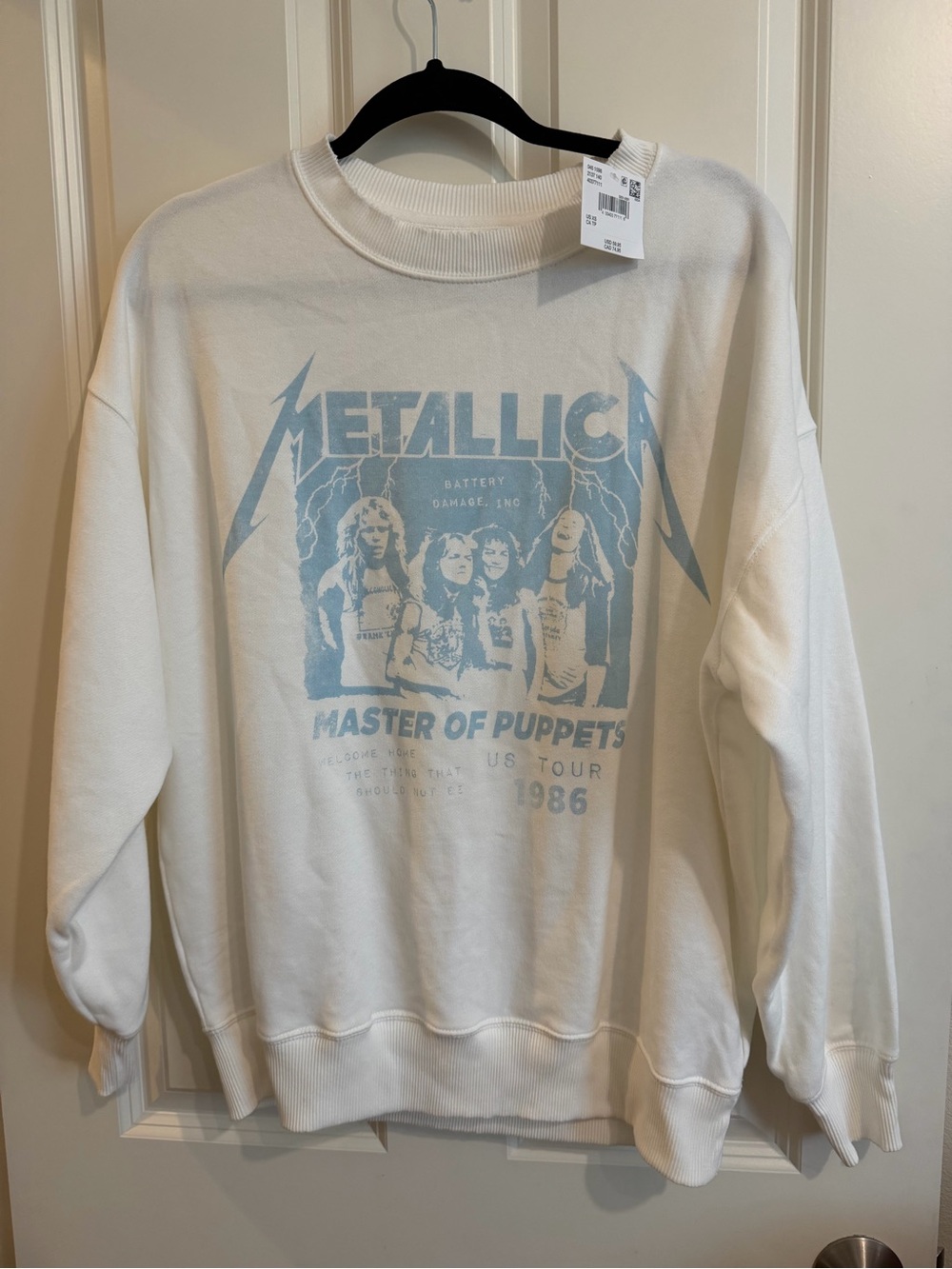 American Eagle Metallic graphic band sweatshirt Size xs, new with tags
Oversized
